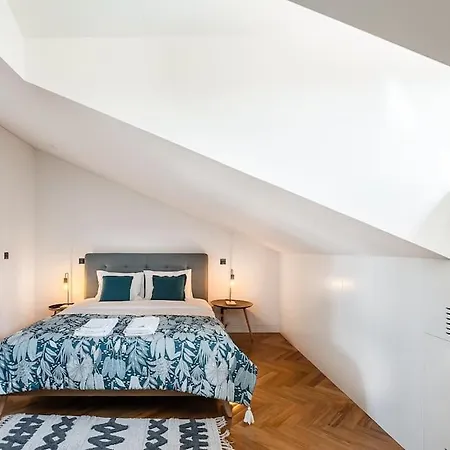 Elegant Duplex In Downtown *