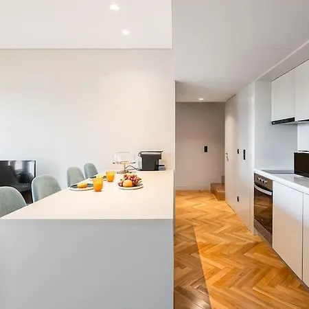 Elegant Duplex In Downtown *