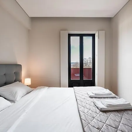 Elegant Duplex In Downtown Apartment *
