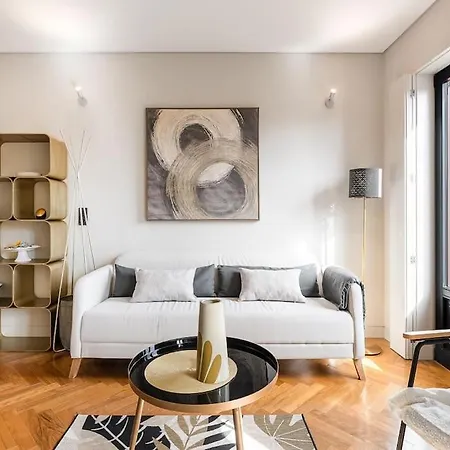 Elegant Duplex In Downtown Apartment