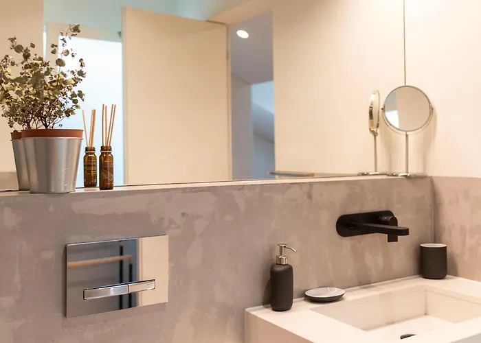 Elegant Duplex In Downtown By Lisbeyond *